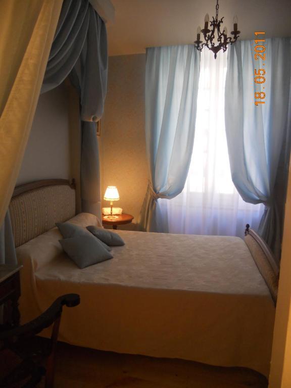 Les Drapiers De Villenouvelle Montauban Room photo